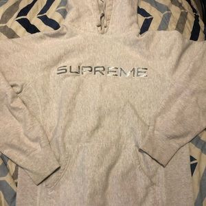 SUPREME hoodie.